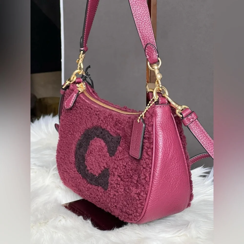 CE557 - Coach Teri Shoulder Bag with Coach Motif - Picture 3 of 14